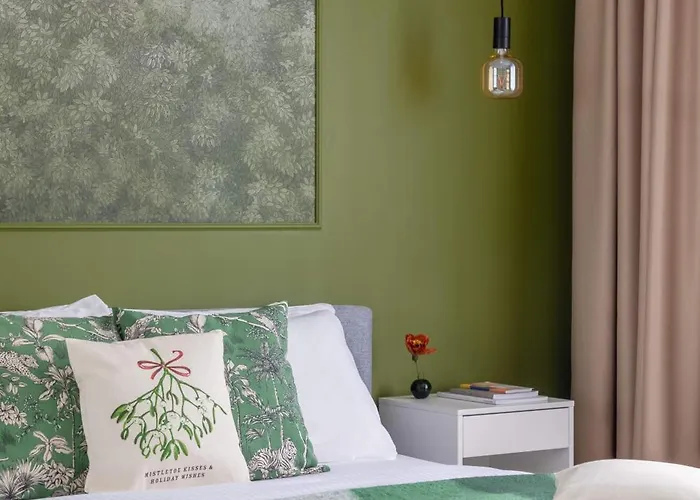 Out Of The Woods ブカレスト